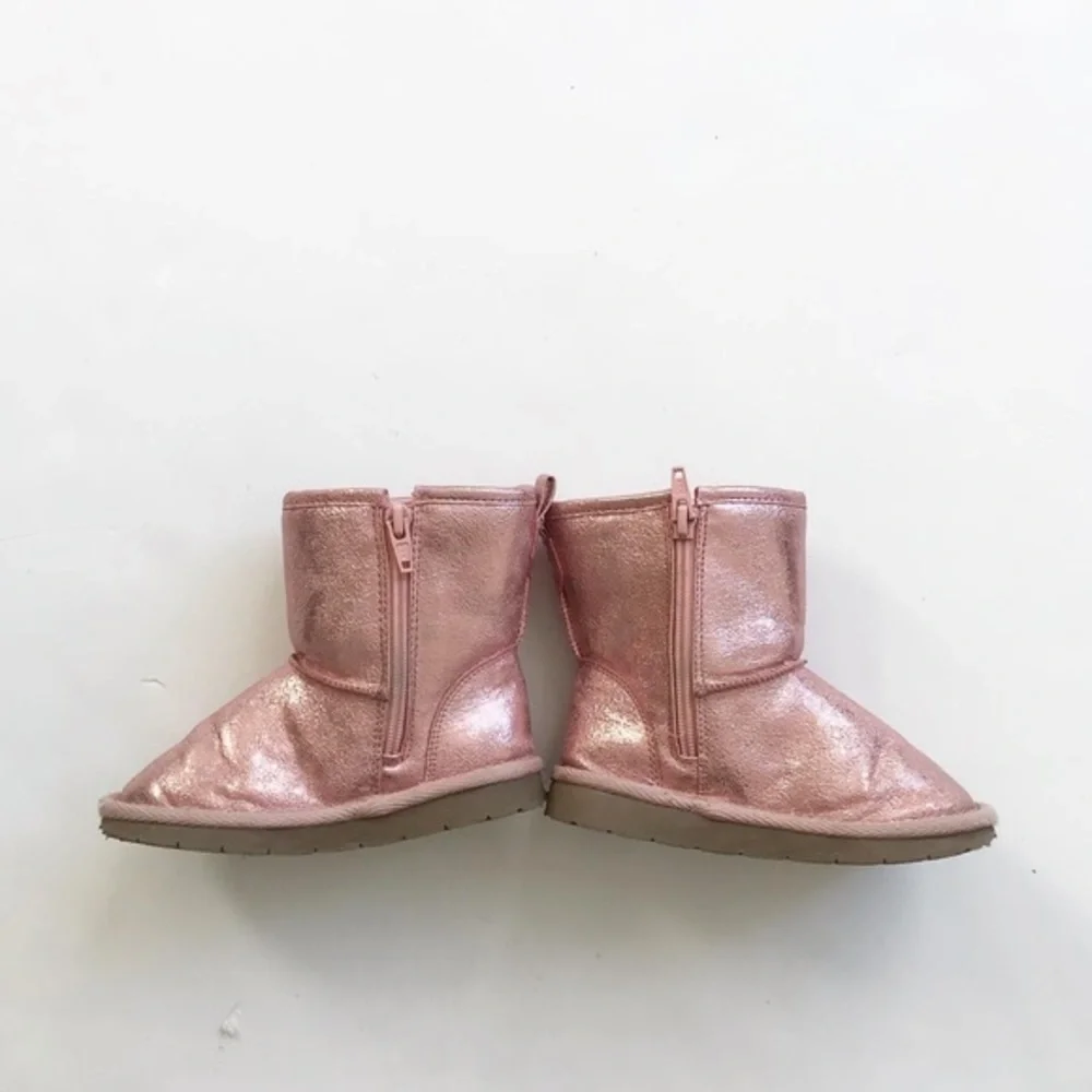 Babygap pink shinny faux Sherpa boots VGUC size 9